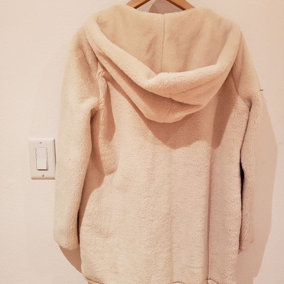 Brandy Melville Super soft Plush Sandra jacket - Picture 4 of 4